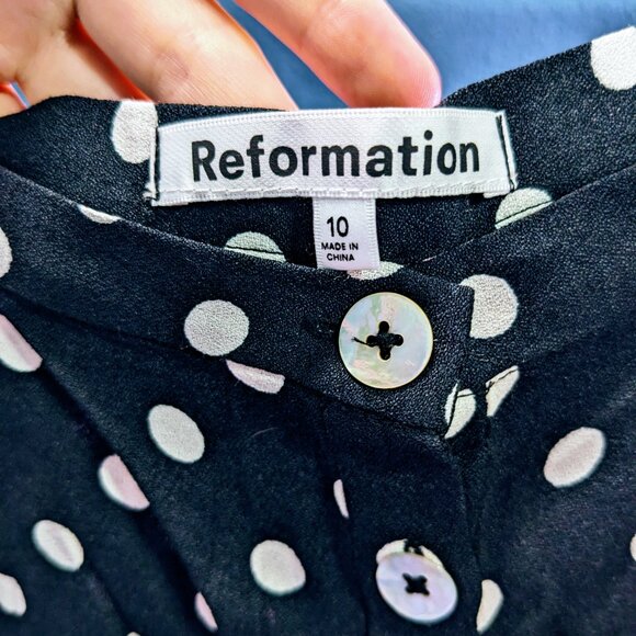 Reformation Devon Button Front Black Shorts in Betty Polka Dot Print | New - Picture 2 of 5